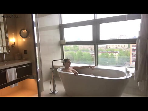 ❤️ Enorme babe die hartstochtelijk haar poesje aftrekt in de badkamer ☑ Porno fb at us ﹏