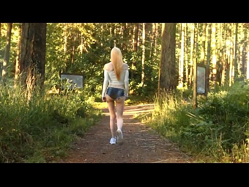 ❤️ Mooie vrouw beweegt langzaam, geen naakt video ☑ Porno fb at us ﹏